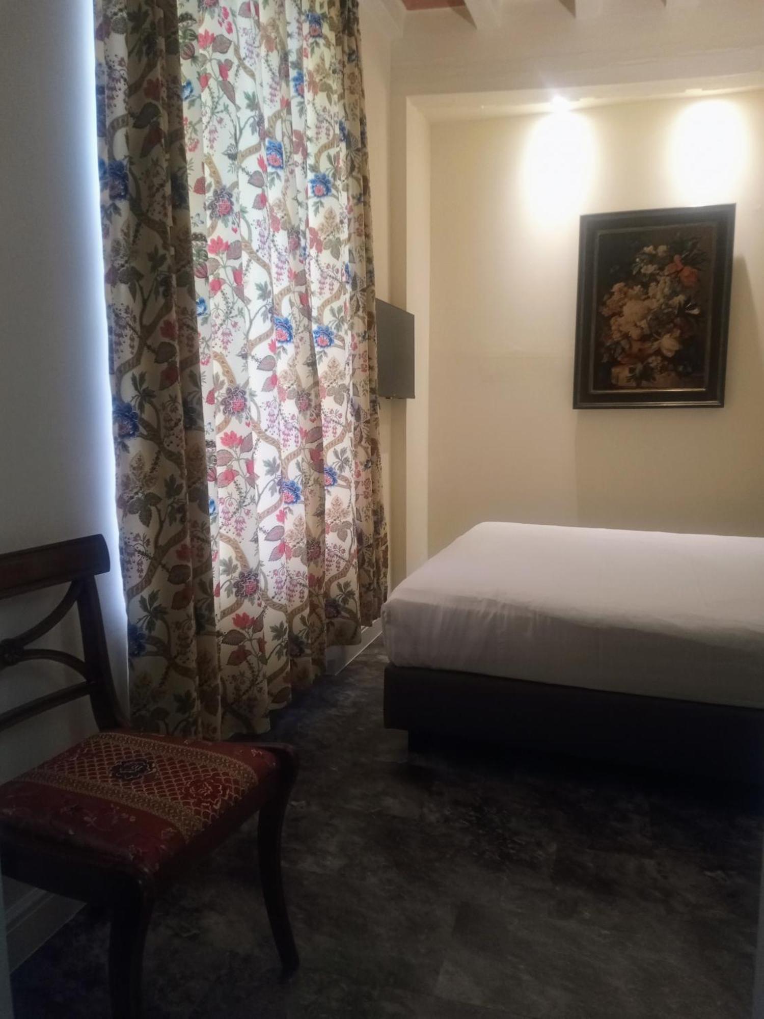 Kolmojen Hotel Sint-Truiden Bagian luar foto