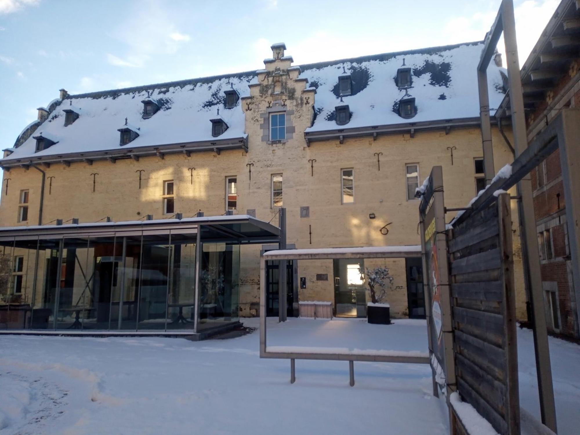 Kolmojen Hotel Sint-Truiden Bagian luar foto