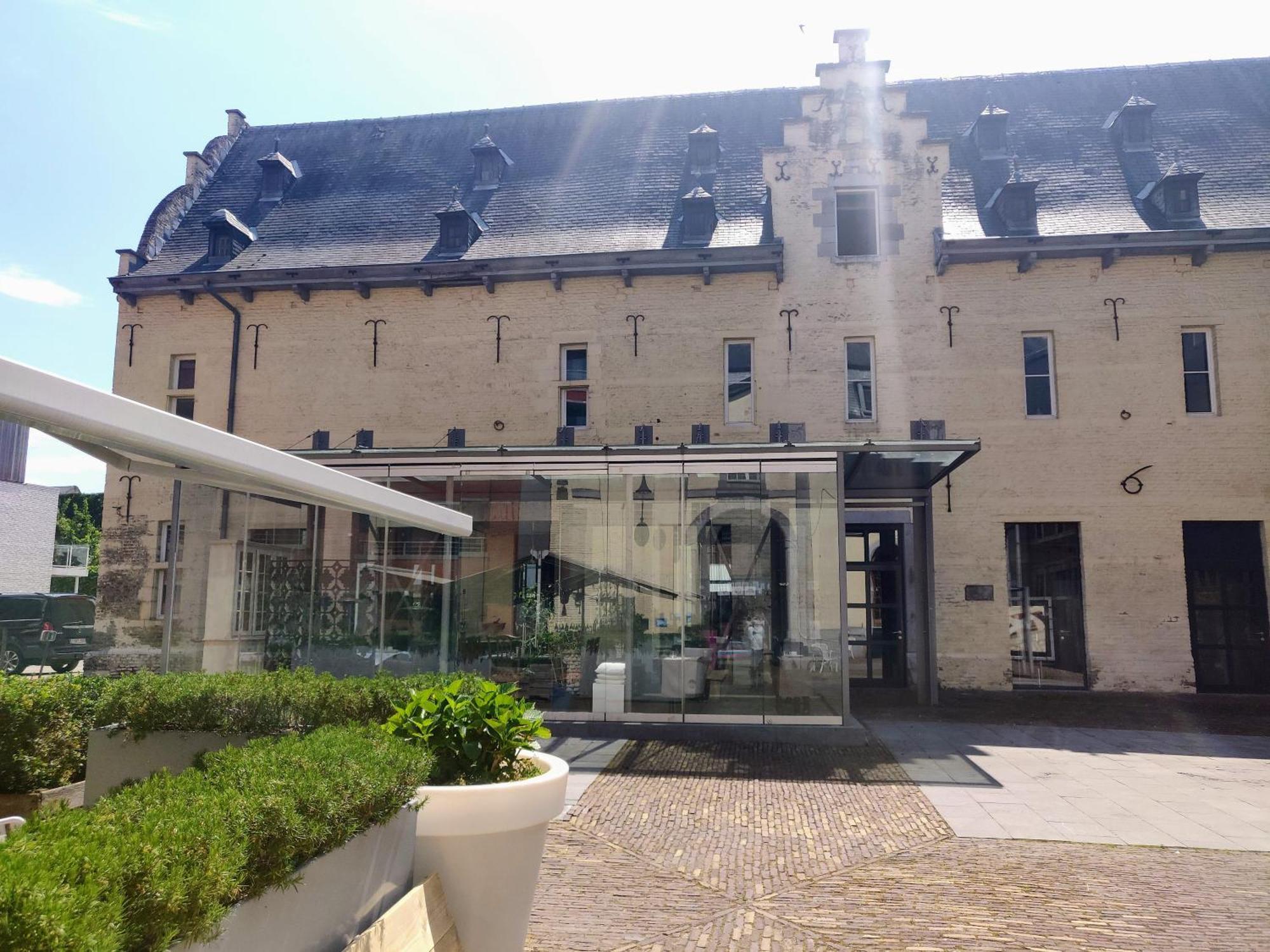 Kolmojen Hotel Sint-Truiden Bagian luar foto