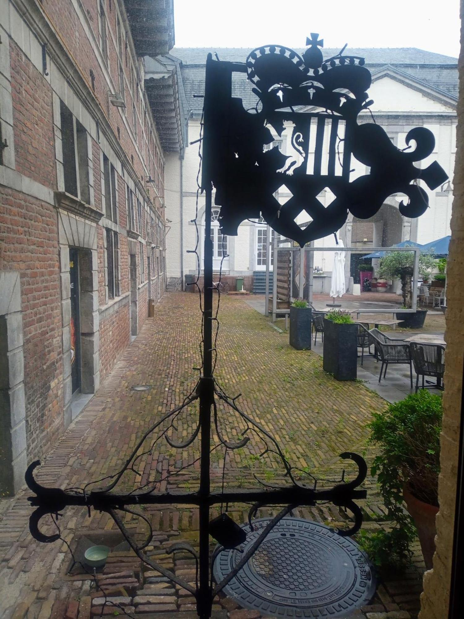 Kolmojen Hotel Sint-Truiden Bagian luar foto