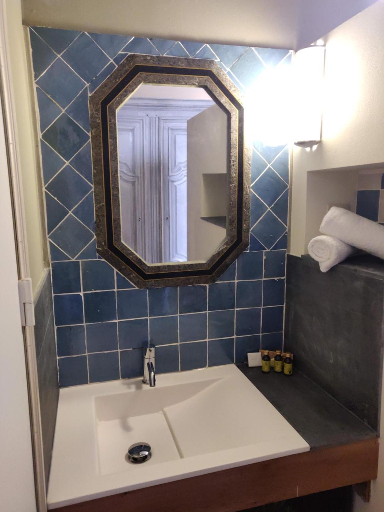 Kolmojen Hotel Sint-Truiden Bagian luar foto